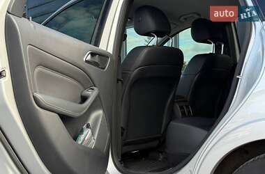 Хэтчбек Mercedes-Benz B-Class 2017 в 