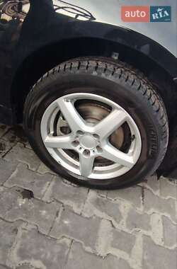 Хэтчбек Mercedes-Benz B-Class 2009 в 