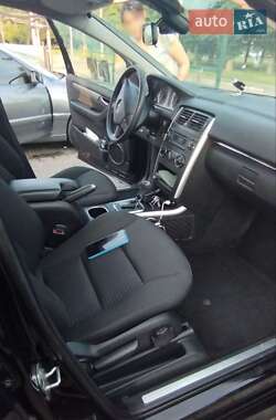 Хэтчбек Mercedes-Benz B-Class 2009 в 