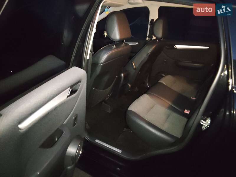 Хэтчбек Mercedes-Benz B-Class 2010 в Днепре