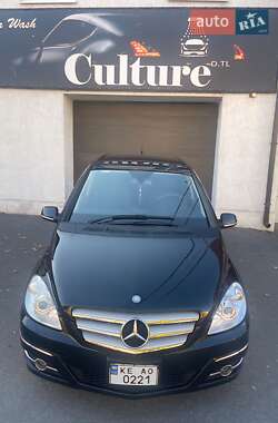 Хэтчбек Mercedes-Benz B-Class 2011 в 