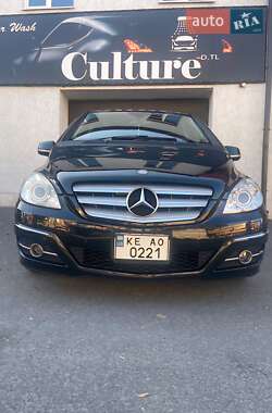 Хэтчбек Mercedes-Benz B-Class 2011 в 