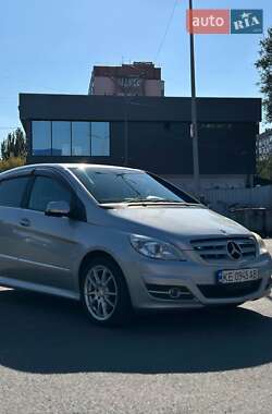 Хэтчбек Mercedes-Benz B-Class 2010 в 