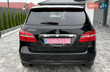 Хетчбек Mercedes-Benz B-Class 2016 в 