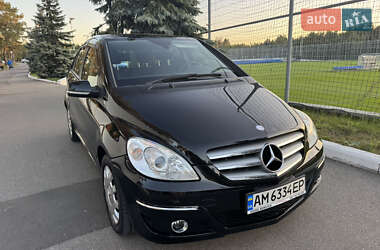 Хэтчбек Mercedes-Benz B-Class 2009 в 