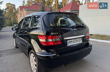 Хэтчбек Mercedes-Benz B-Class 2009 в 