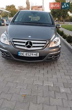 Хэтчбек Mercedes-Benz B-Class 2010 в 