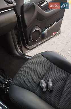 Хэтчбек Mercedes-Benz B-Class 2010 в 