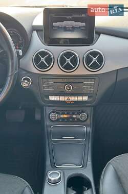 Хэтчбек Mercedes-Benz B-Class 2015 в 