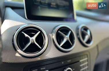 Хэтчбек Mercedes-Benz B-Class 2015 в 