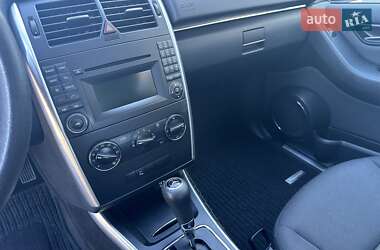 Хэтчбек Mercedes-Benz B-Class 2010 в 