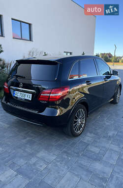 Хэтчбек Mercedes-Benz B-Class 2015 в 