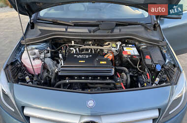 Хэтчбек Mercedes-Benz B-Class 2015 в 