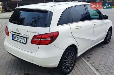 Хэтчбек Mercedes-Benz B-Class 2015 в 