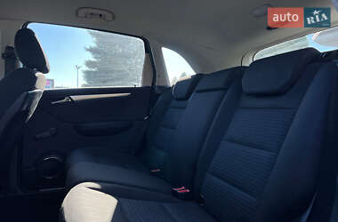Хэтчбек Mercedes-Benz B-Class 2009 в 