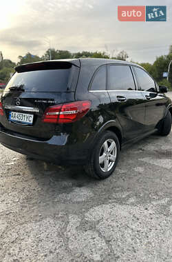 Хэтчбек Mercedes-Benz B-Class 2015 в 