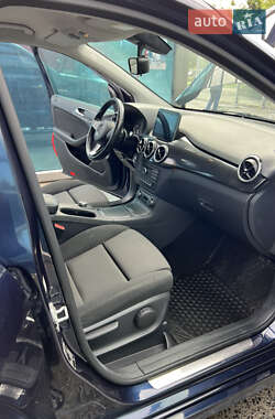 Хэтчбек Mercedes-Benz B-Class 2017 в 