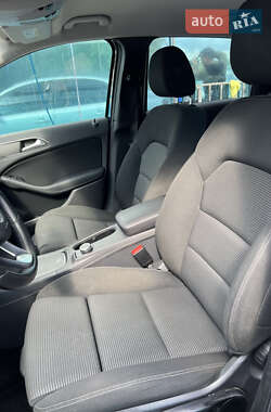Хэтчбек Mercedes-Benz B-Class 2017 в 