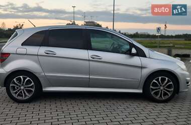 Хэтчбек Mercedes-Benz B-Class 2011 в 