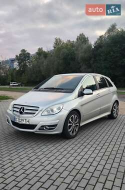 Хэтчбек Mercedes-Benz B-Class 2011 в 