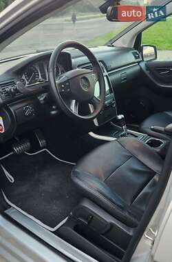 Хэтчбек Mercedes-Benz B-Class 2011 в 