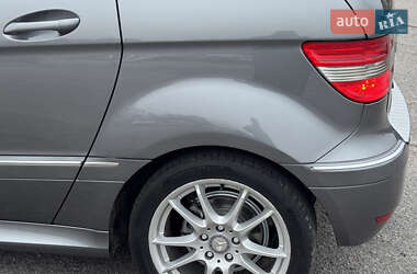 Хэтчбек Mercedes-Benz B-Class 2009 в 