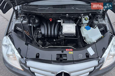 Хэтчбек Mercedes-Benz B-Class 2009 в 