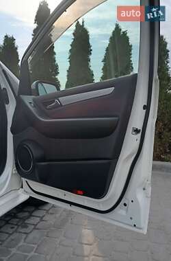 Хэтчбек Mercedes-Benz B-Class 2010 в 