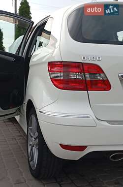 Хэтчбек Mercedes-Benz B-Class 2010 в 