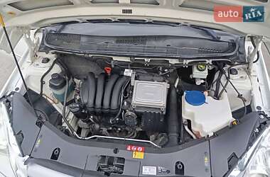 Хэтчбек Mercedes-Benz B-Class 2010 в 