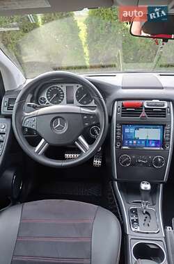 Хэтчбек Mercedes-Benz B-Class 2010 в 