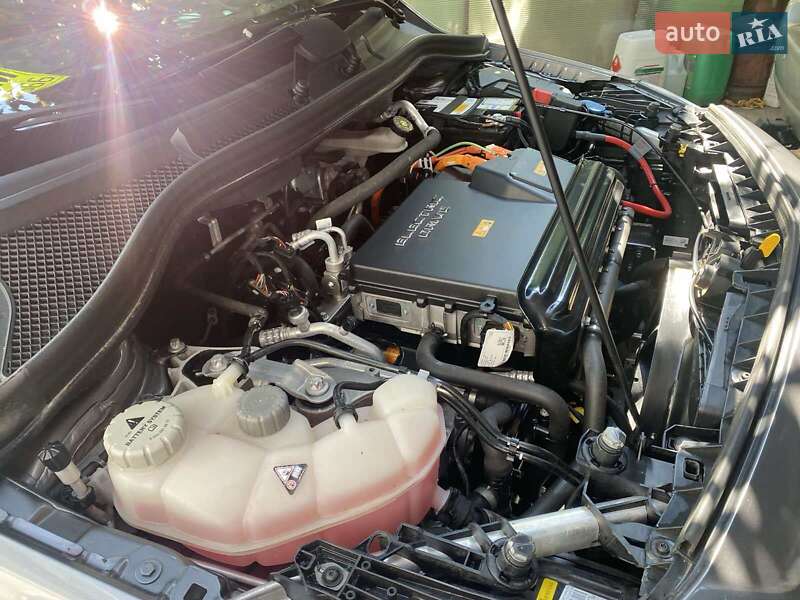 Хэтчбек Mercedes-Benz B-Class 2017 в Магдалиновке