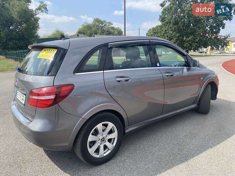 Хэтчбек Mercedes-Benz B-Class 2017 в Магдалиновке