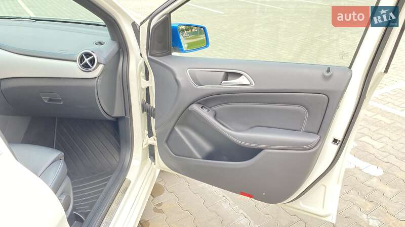 Хэтчбек Mercedes-Benz B-Class 2016 в Киеве