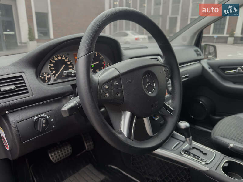 Хетчбек Mercedes-Benz B-Class 2010 в Києві фото 32 Хетчбек Mercedes-Benz B-Class 2010 в Києві