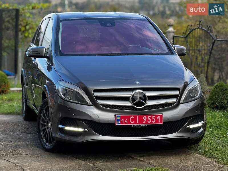 Хетчбек Mercedes-Benz B-Class 2015 в 