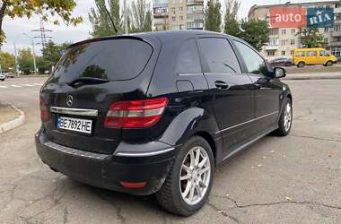Хэтчбек Mercedes-Benz B-Class 2010 в 