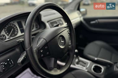 Хэтчбек Mercedes-Benz B-Class 2010 в 