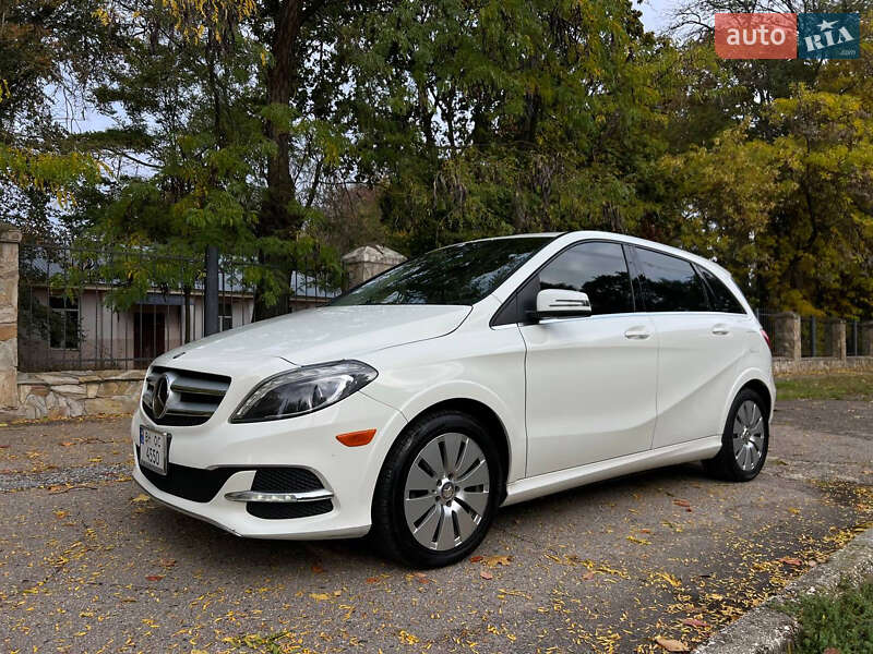Хэтчбек Mercedes-Benz B-Class 2014 в 
