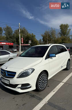 Хэтчбек Mercedes-Benz B-Class 2015 в 