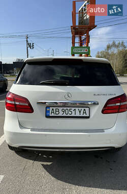 Хэтчбек Mercedes-Benz B-Class 2015 в 