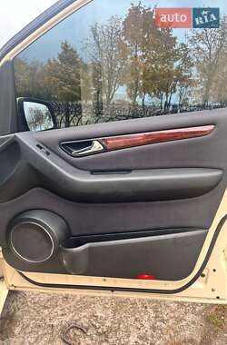Хэтчбек Mercedes-Benz B-Class 2010 в 
