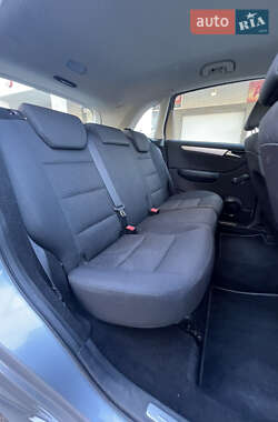 Хэтчбек Mercedes-Benz B-Class 2005 в 