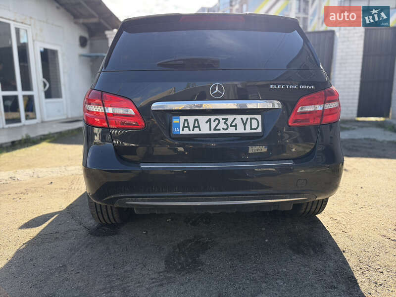 Хэтчбек Mercedes-Benz B-Class 2014 в Киеве