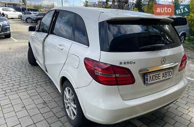 Хэтчбек Mercedes-Benz B-Class 2016 в 