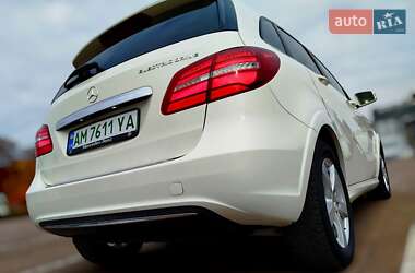 Хетчбек Mercedes-Benz B-Class 2015 в  фото 6 Хетчбек Mercedes-Benz B-Class 2015 в