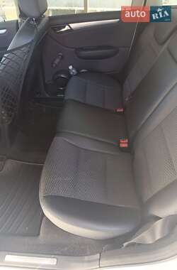 Хэтчбек Mercedes-Benz B-Class 2010 в 