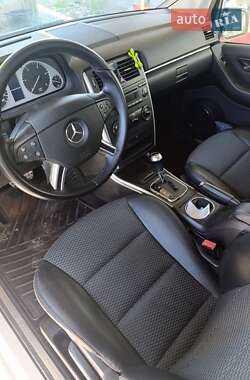 Хэтчбек Mercedes-Benz B-Class 2010 в 