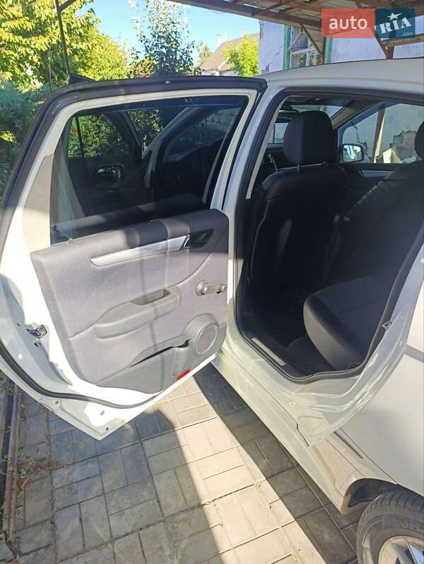 Хэтчбек Mercedes-Benz B-Class 2010 в Днепре