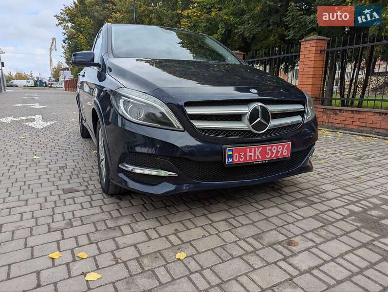 Хетчбек Mercedes-Benz B-Class 2017 в 